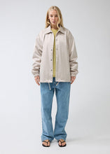 Laden Sie das Bild in den Galerie-Viewer, New Amsterdam - Coach Jacket - Warm Sand Jacken New Amsterdam