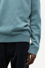 Laden Sie das Bild in den Galerie-Viewer, Samsøe Samsøe - ISAK KNIT SWEATER - Stormy Sea Pullover Samsøe Samsøe