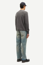 Laden Sie das Bild in den Galerie-Viewer, Samsøe Samsøe - Sylli Crew Neck 132 - Volcanic Ash Pullover Samsøe Samsøe