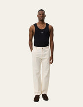 Laden Sie das Bild in den Galerie-Viewer, Les Deux - Oscar Chino Pants -Eggnog white Hosen Les Deux