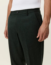 Laden Sie das Bild in den Galerie-Viewer, Les Deux - Wool Reg Suit Pants - rosin green Hosen Les Deux