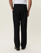 Laden Sie das Bild in den Galerie-Viewer, Les Deux - Brushed Twill Tailored Pants - Black Hosen Les Deux