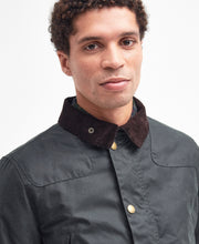Laden Sie das Bild in den Galerie-Viewer, Barbour - Reelin Wachsjacke - Sage Jacken Barbour