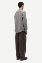 Laden Sie das Bild in den Galerie-Viewer, Samsøe Samsøe - SARYAN O SHIRT - Brown Ch