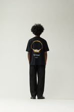 Laden Sie das Bild in den Galerie-Viewer, New Amsterdam - ECLIPSE TEE -BLACK