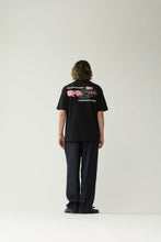 Laden Sie das Bild in den Galerie-Viewer, New Amsterdam - LILIES TEE BLACK