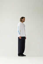 Laden Sie das Bild in den Galerie-Viewer, New Amsterdam - LOGO LONGSLEEVE - WHITE (cobalt)