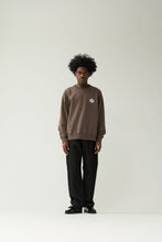 Laden Sie das Bild in den Galerie-Viewer, New Amsterdam - LOGO CREWNECK - FALCON (brown)