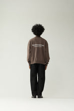 Laden Sie das Bild in den Galerie-Viewer, New Amsterdam - LOGO CREWNECK - FALCON (brown)