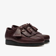 Laden Sie das Bild in den Galerie-Viewer, Clarks - Wallabee - Purple Grape Leather Schuhe Clarks