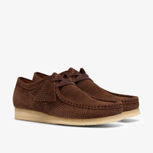 Laden Sie das Bild in den Galerie-Viewer, Clarks - Wallabee - Brown Perforated Schuhe Clarks
