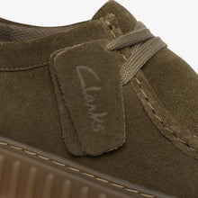 Laden Sie das Bild in den Galerie-Viewer, Clarks - Torhill Lo - Olivgrünes Veloursleder