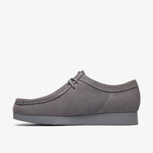 Laden Sie das Bild in den Galerie-Viewer, Clarks - Wallabee Lite - Graues Veloursleder