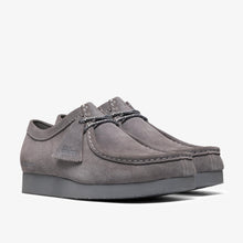 Laden Sie das Bild in den Galerie-Viewer, Clarks - Wallabee Lite - Graues Veloursleder