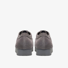 Laden Sie das Bild in den Galerie-Viewer, Clarks - Wallabee Lite - Graues Veloursleder Schuhe Clarks