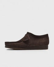 Laden Sie das Bild in den Galerie-Viewer, Clarks - Wallabee - Chocolate Suede