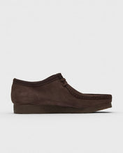 Laden Sie das Bild in den Galerie-Viewer, Clarks - Wallabee - Chocolate Suede