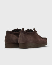 Laden Sie das Bild in den Galerie-Viewer, Clarks - Wallabee - Chocolate Suede