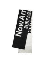 Laden Sie das Bild in den Galerie-Viewer, New Amsterdam - Logo Scarf - Black/White Accessoires New Amsterdam