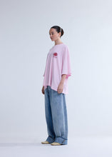 Laden Sie das Bild in den Galerie-Viewer, New Amsterdam - CORPORATE LOGO TEE PINK LADY T-Shirts New Amsterdam