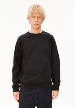 Laden Sie das Bild in den Galerie-Viewer, Armedangels - Baaro Fleece Sweatshirt - Black