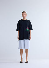 Laden Sie das Bild in den Galerie-Viewer, New Amsterdam - SURF CENTRE TEE WASHED BLACK T-Shirts New Amsterdam