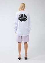 Laden Sie das Bild in den Galerie-Viewer, New Amsterdam - LOGO LONGSLEEVE - WHITE