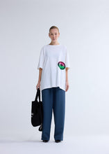 Laden Sie das Bild in den Galerie-Viewer, New Amsterdam - SURF CENTRE TEE WASHED WHITE T-Shirts New Amsterdam