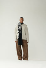 Laden Sie das Bild in den Galerie-Viewer, New Amsterdam - KNITTED STAMP CREWNECK GREY - MELANGE
