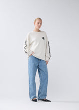 Laden Sie das Bild in den Galerie-Viewer, New Amsterdam - Knitted Logo Longsleeve - Ecru Longsleeves New Amsterdam