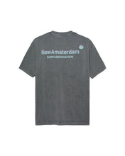 Laden Sie das Bild in den Galerie-Viewer, New Amsterdam - Logo Tee - Grey T-Shirts New Amsterdam