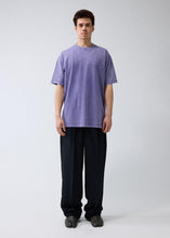 Laden Sie das Bild in den Galerie-Viewer, New Amsterdam - Logo Tee - Purple Haze T-Shirts New Amsterdam