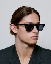 Laden Sie das Bild in den Galerie-Viewer, A. Kjærbede - Bate Sunglasses - Black Accessoires A. Kjærbede
