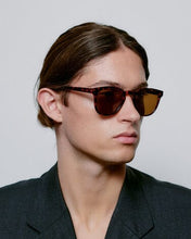 Laden Sie das Bild in den Galerie-Viewer, A. Kjærbede - Bate Sunglasses - Demi Tortoise Accessoires A. Kjærbede