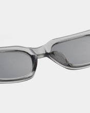 Laden Sie das Bild in den Galerie-Viewer, A. Kjærbede - Bror Sunglasses - Grey Transparent Accessoires A. Kjærbede