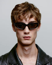 Laden Sie das Bild in den Galerie-Viewer, A. Kjærbede - Ella Sunglasses - Black Accessoires A. Kjærbede