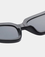 Laden Sie das Bild in den Galerie-Viewer, A. Kjærbede - Ella Sunglasses - Black Accessoires A. Kjærbede