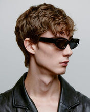 Laden Sie das Bild in den Galerie-Viewer, A. Kjærbede - Ella Sunglasses - Black Accessoires A. Kjærbede