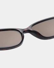 Laden Sie das Bild in den Galerie-Viewer, A. Kjærbede - Macy Sunglasses - Demi Tortoise Accessoires A. Kjærbede