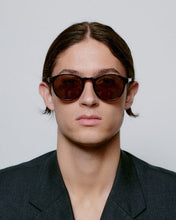 Laden Sie das Bild in den Galerie-Viewer, A. Kjærbede - Marvin Sunglasses - Demi Tortoise Accessoires A. Kjærbede