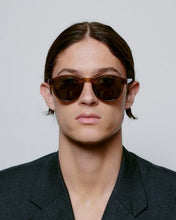 Laden Sie das Bild in den Galerie-Viewer, A. Kjærbede - Marvin Sunglasses - Smoke Transparent Accessoires A. Kjærbede