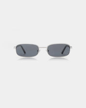 Laden Sie das Bild in den Galerie-Viewer, A. Kjærbede - Noah Sunglasses - Silver Black Accessoires A. Kjærbede