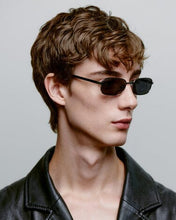 Laden Sie das Bild in den Galerie-Viewer, A. Kjærbede - Noah Sunglasses - Silver Black Accessoires A. Kjærbede