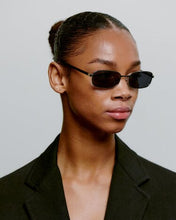 Laden Sie das Bild in den Galerie-Viewer, A. Kjærbede - Noah Sunglasses - Silver Black Accessoires A. Kjærbede