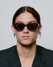 Laden Sie das Bild in den Galerie-Viewer, A. Kjærbede - Winnie Sunglasses - Demi Tortoise Accessoires A. Kjærbede