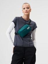 Laden Sie das Bild in den Galerie-Viewer, Aevor - Hip Bag Ease - Ripstop Evergreen Accessoires Aevor