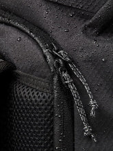 Laden Sie das Bild in den Galerie-Viewer, Aevor - Travel Pack - Proof Black Accessoires Aevor