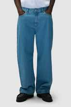 Laden Sie das Bild in den Galerie-Viewer, Arte Antwerp - Back Pocket Graphic Pants - Bleach Hosen Arte Antwerp