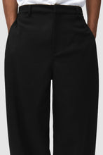 Laden Sie das Bild in den Galerie-Viewer, Arte Antwerp - Wool Pleated Pants - Black Hosen Arte Antwerp