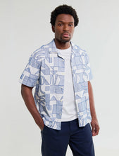 Laden Sie das Bild in den Galerie-Viewer, Wax London - Didcot - Ecru And Blue Geometric Embroidered Short-Sleeve Shirt Hemden Wax London